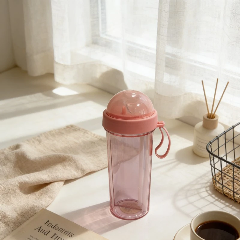 Ühekihiline eraldatud kahekordse joogiga plasttops
